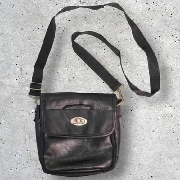 Digital Concepts Camera Carrying Case Crossbody Faux Leather Front Zip - Picture 1 of 13